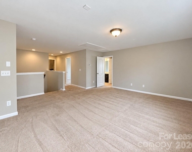 1109 Wainscott Drive - Photo Thumbnail 13