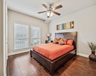 10225 Blackberry Street - Photo Thumbnail 15