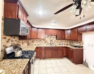 681 Surf Street - Photo Thumbnail 5