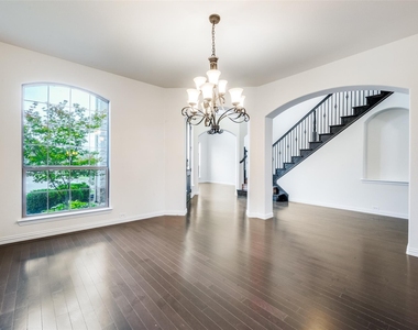 342 Manchester Drive - Photo Thumbnail 5