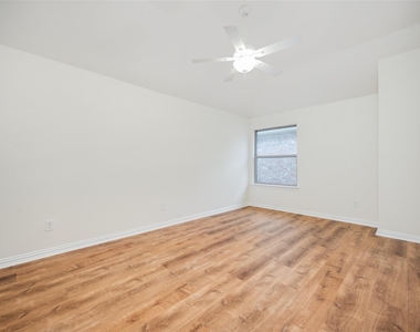 342 Manchester Drive - Photo Thumbnail 13