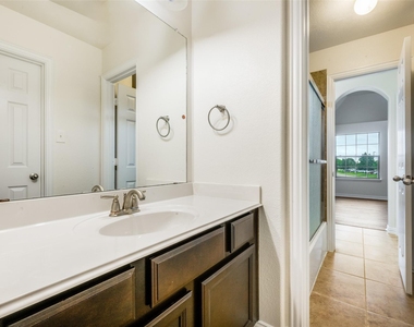 342 Manchester Drive - Photo Thumbnail 32