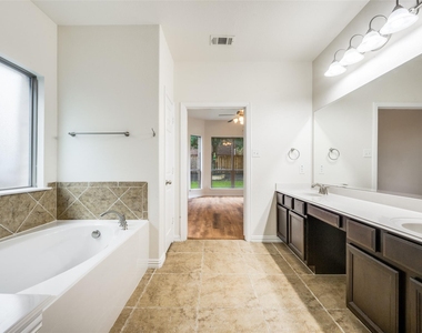 342 Manchester Drive - Photo Thumbnail 29