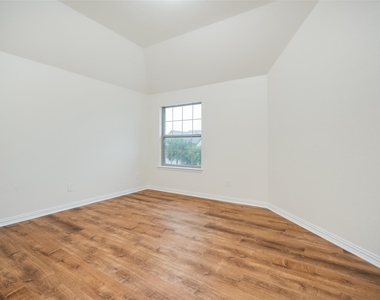 342 Manchester Drive - Photo Thumbnail 14