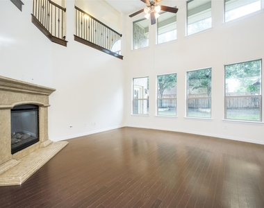 342 Manchester Drive - Photo Thumbnail 6