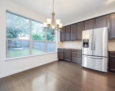 342 Manchester Drive - Photo Thumbnail 8