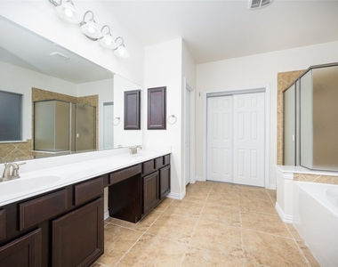 342 Manchester Drive - Photo Thumbnail 16