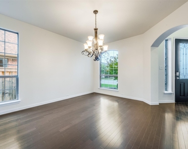 342 Manchester Drive - Photo Thumbnail 4