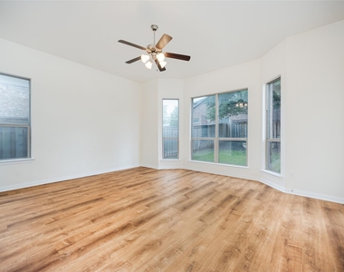 342 Manchester Drive - Photo Thumbnail 12