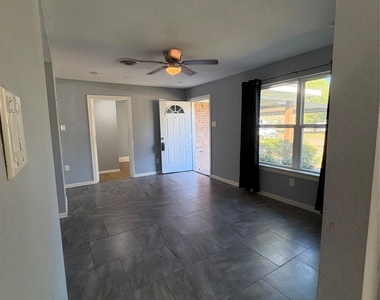 1608 Edgemont Drive - Photo Thumbnail 6