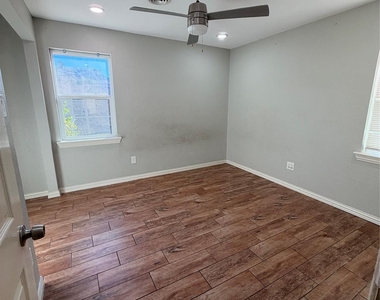 1608 Edgemont Drive - Photo Thumbnail 10