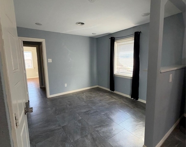 1608 Edgemont Drive - Photo Thumbnail 7
