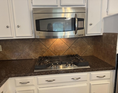 705 Kingsbridge Drive - Photo Thumbnail 7