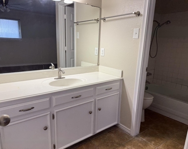 705 Kingsbridge Drive - Photo Thumbnail 19