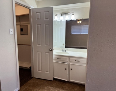 705 Kingsbridge Drive - Photo Thumbnail 20