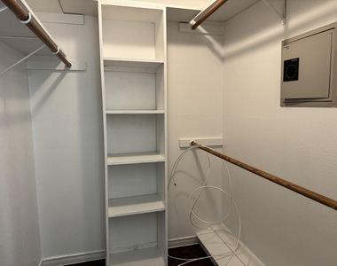 705 Kingsbridge Drive - Photo Thumbnail 21