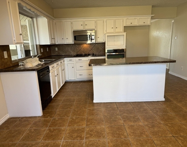 705 Kingsbridge Drive - Photo Thumbnail 9