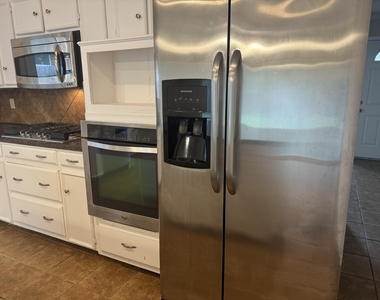 705 Kingsbridge Drive - Photo Thumbnail 5