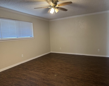 705 Kingsbridge Drive - Photo Thumbnail 17