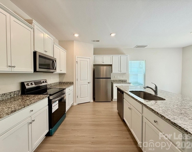 6200 Lowe Lane - Photo Thumbnail 4