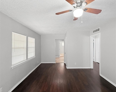 3520 Western Avenue - Photo Thumbnail 2
