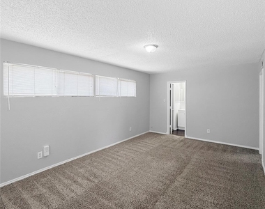 3520 Western Avenue - Photo Thumbnail 10
