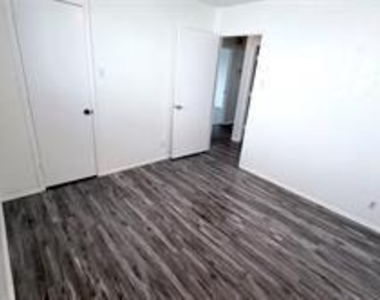1521 Leicester Street - Photo Thumbnail 26