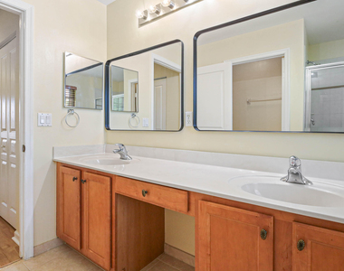 5404 Sunseeker Boulevard - Photo Thumbnail 21