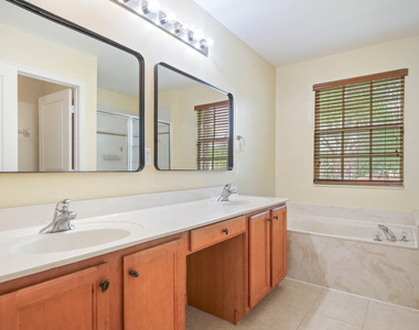 5404 Sunseeker Boulevard - Photo Thumbnail 18