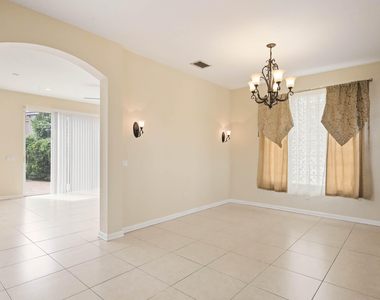 5404 Sunseeker Boulevard - Photo Thumbnail 3