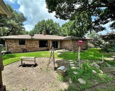 120 W Drane Avenue - Photo Thumbnail 3