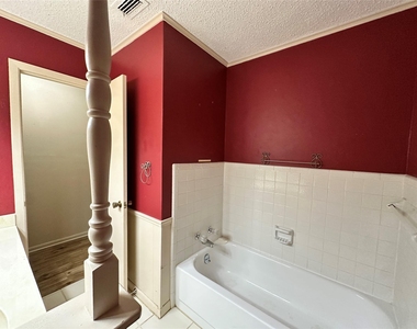 120 W Drane Avenue - Photo Thumbnail 20