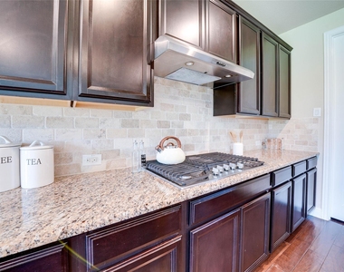 1262 Roma Drive - Photo Thumbnail 8