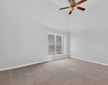 918 Sylvan Creek Drive - Photo Thumbnail 17