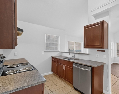 918 Sylvan Creek Drive - Photo Thumbnail 12