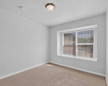 918 Sylvan Creek Drive - Photo Thumbnail 24