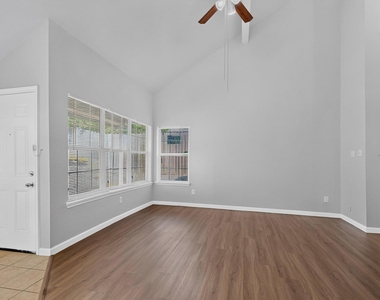 918 Sylvan Creek Drive - Photo Thumbnail 9