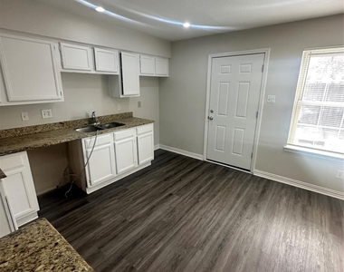 2268 Colony Court - Photo Thumbnail 3