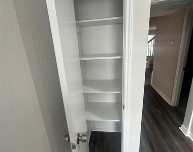 2268 Colony Court - Photo Thumbnail 6