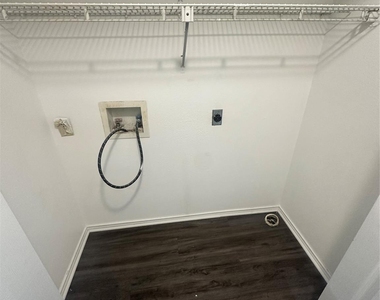 2268 Colony Court - Photo Thumbnail 8