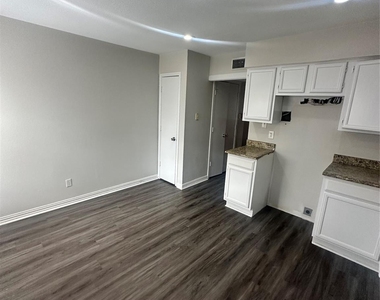 2268 Colony Court - Photo Thumbnail 5