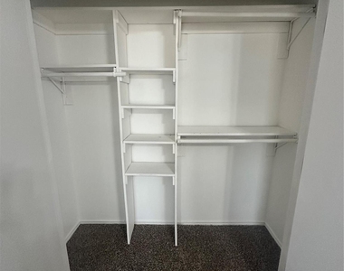 2268 Colony Court - Photo Thumbnail 16
