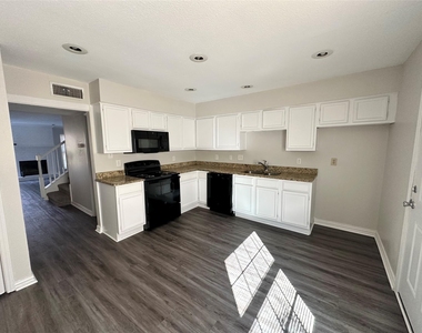2268 Colony Court - Photo Thumbnail 4