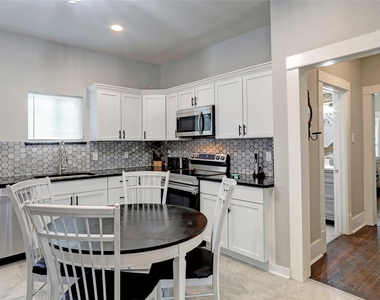 324 S Kentucky Street - Photo Thumbnail 7