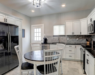 324 S Kentucky Street - Photo Thumbnail 6
