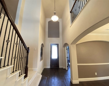 3901 Jeanette Lane - Photo Thumbnail 3