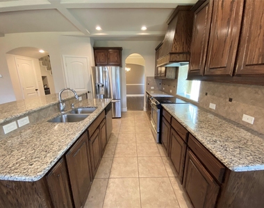 3901 Jeanette Lane - Photo Thumbnail 7