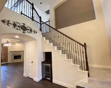 3901 Jeanette Lane - Photo Thumbnail 4