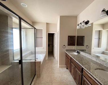 3901 Jeanette Lane - Photo Thumbnail 10