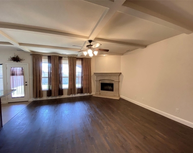 3901 Jeanette Lane - Photo Thumbnail 8